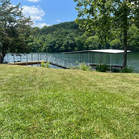 Free Attraction Tickets! Trout Fishing! Private Dock! Large Family Gathering